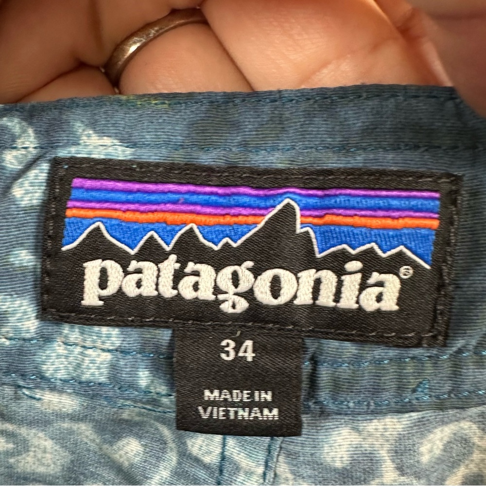 Patagonia Wavefarer Board Shorts Men’s Size 34 Blue Floral Print Zip Pocket - Picture 3 of 15